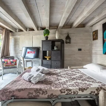 Dreamy Lakeside Apartment